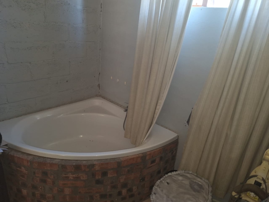 8 Bedroom Property for Sale in Bloemspruit Free State